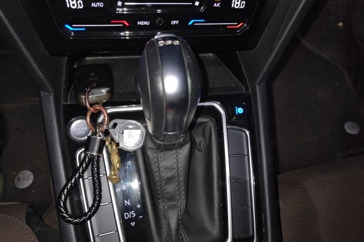 Used Volkswagen Magotan 2021 330TSI DSG 30th Anniversary Edition Gear Lever