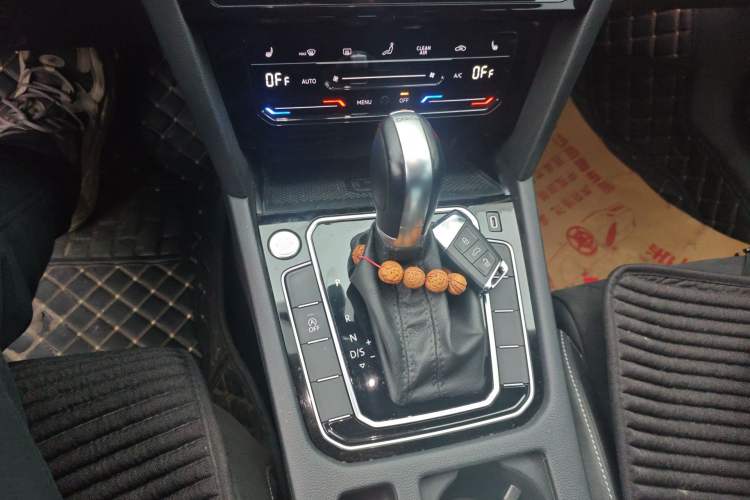 Used Volkswagen Magotan 2021 330TSI DSG 30th Anniversary Edition Gear Lever