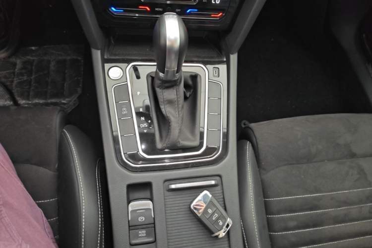 Used Volkswagen Magotan 2021 330TSI DSG 30th Anniversary Edition Gear Lever
