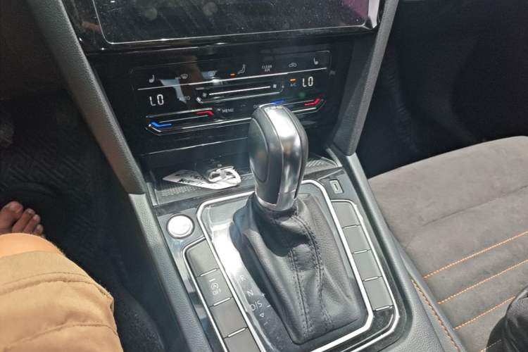Used Volkswagen Magotan 2021 330TSI DSG 30th Anniversary Edition Gear Lever