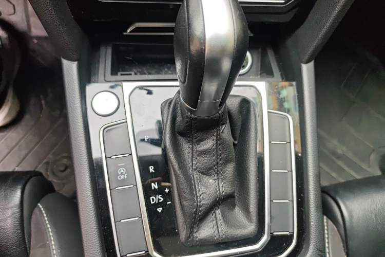 Used Volkswagen Magotan 2021 330TSI DSG 30th Anniversary Edition Gear Lever