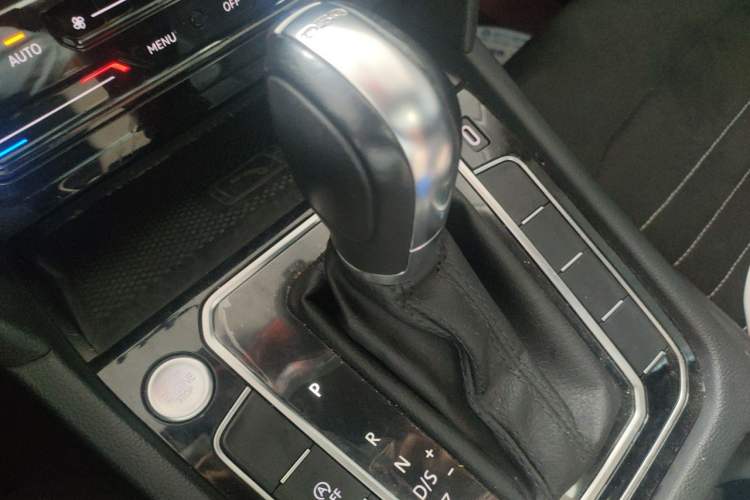 Used Volkswagen Magotan 2021 330TSI DSG 30th Anniversary Edition Gear Lever
