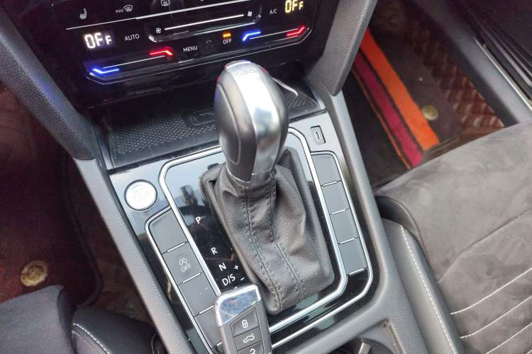 Used Volkswagen Magotan 2021 330TSI DSG 30th Anniversary Edition Gear Lever