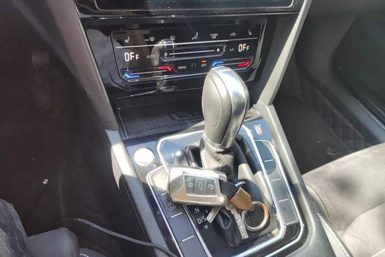Used Volkswagen Magotan 2021 330TSI DSG 30th Anniversary Edition Gear Lever