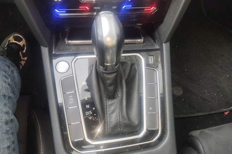 Used Volkswagen Magotan 2021 330TSI DSG 30th Anniversary Edition Gear Lever