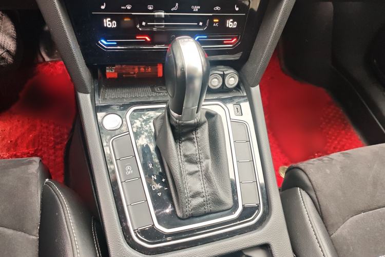 Used Volkswagen Magotan 2021 330TSI DSG 30th Anniversary Edition Gear Lever