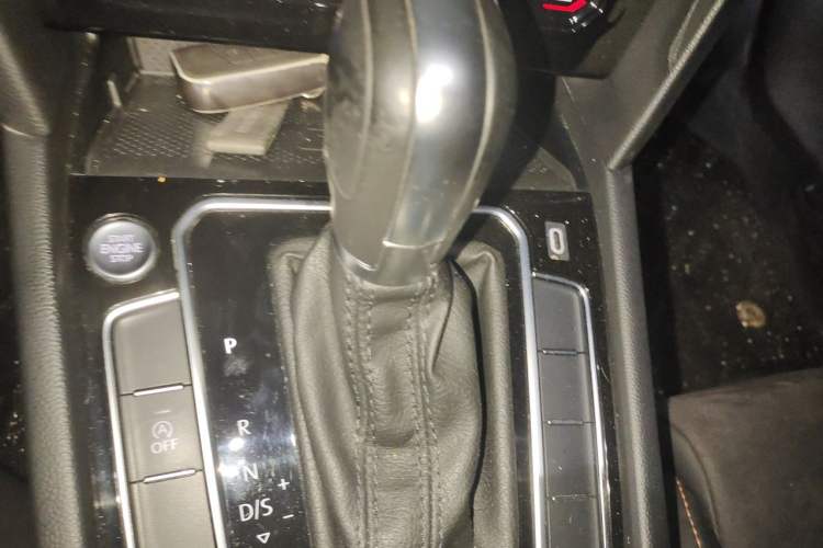 Used Volkswagen Magotan 2021 330TSI DSG 30th Anniversary Edition Gear Lever