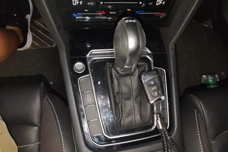 Used Volkswagen Magotan 2021 330TSI DSG 30th Anniversary Edition Gear Lever