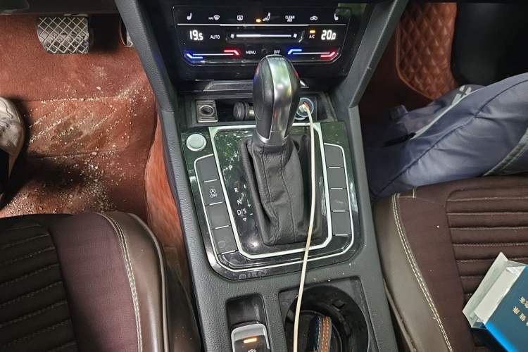 Used Volkswagen Magotan 2021 330TSI DSG 30th Anniversary Edition Gear Lever
