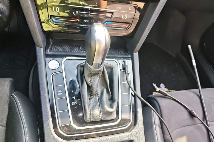Used Volkswagen Magotan 2021 330TSI DSG 30th Anniversary Edition Gear Lever