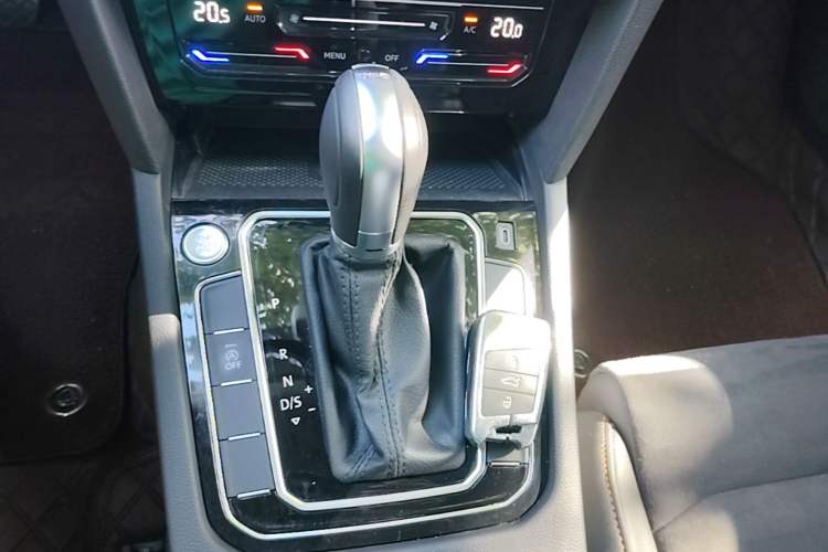 Used Volkswagen Magotan 2021 330TSI DSG 30th Anniversary Edition Gear Lever