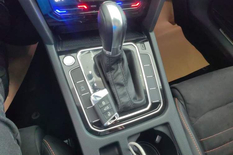 Used Volkswagen Magotan 2021 330TSI DSG 30th Anniversary Edition Gear Lever