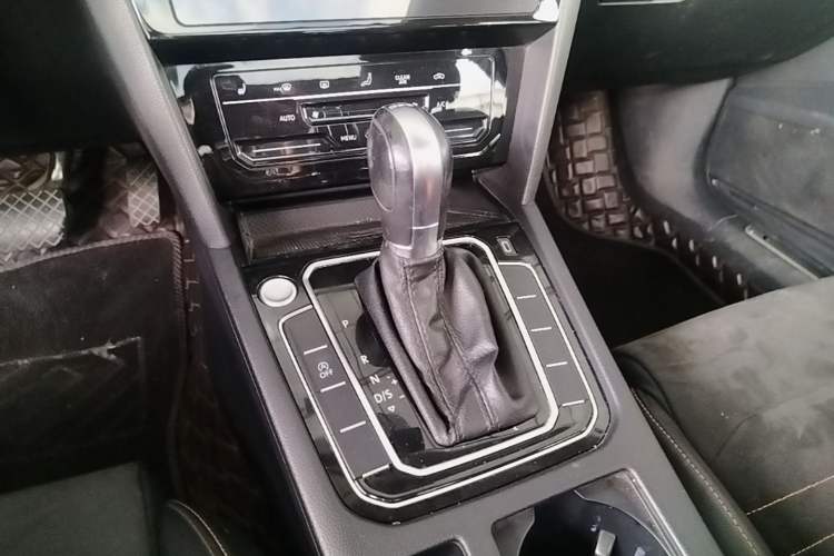 Used Volkswagen Magotan 2021 330TSI DSG 30th Anniversary Edition Gear Lever