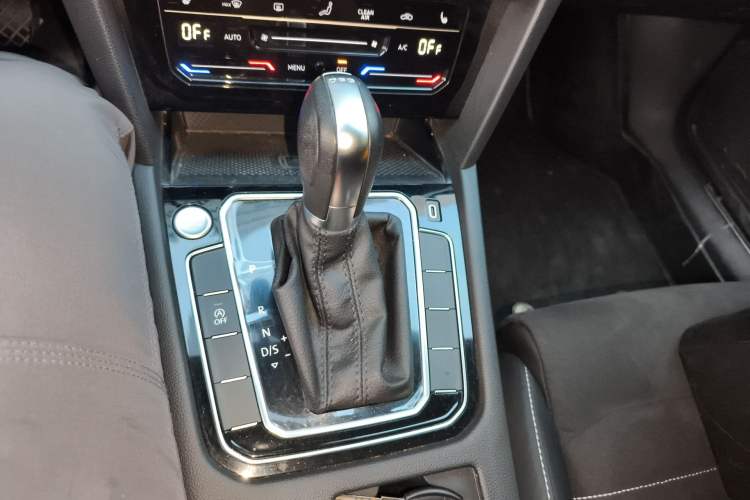 Used Volkswagen Magotan 2021 330TSI DSG 30th Anniversary Edition Gear Lever
