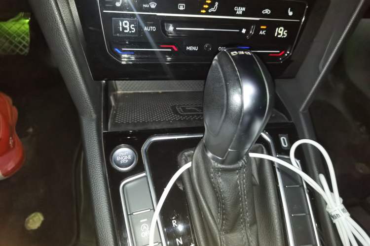 Used Volkswagen Magotan 2021 330TSI DSG 30th Anniversary Edition Gear Lever