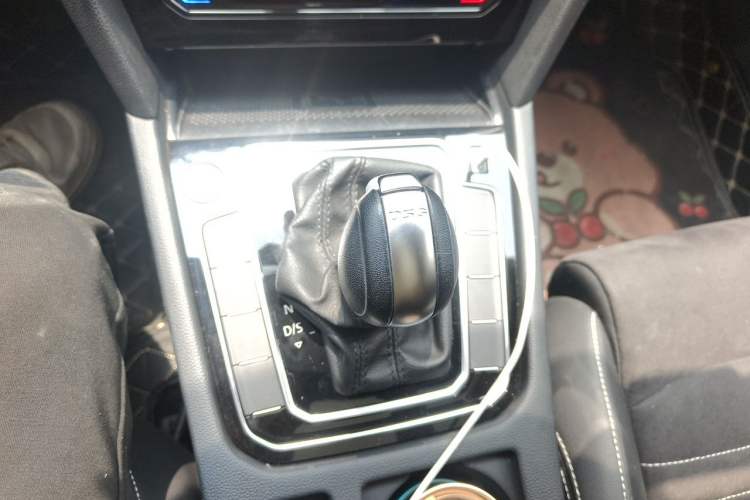 Used Volkswagen Magotan 2021 330TSI DSG 30th Anniversary Edition Gear Lever