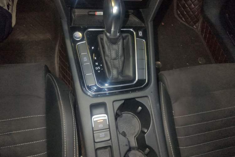 Used Volkswagen Magotan 2021 330TSI DSG 30th Anniversary Edition Gear Lever