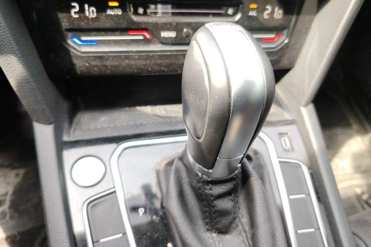 Used Volkswagen Magotan 2021 330TSI DSG 30th Anniversary Edition Gear Lever