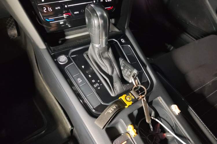 Used Volkswagen Magotan 2021 330TSI DSG 30th Anniversary Edition Gear Lever