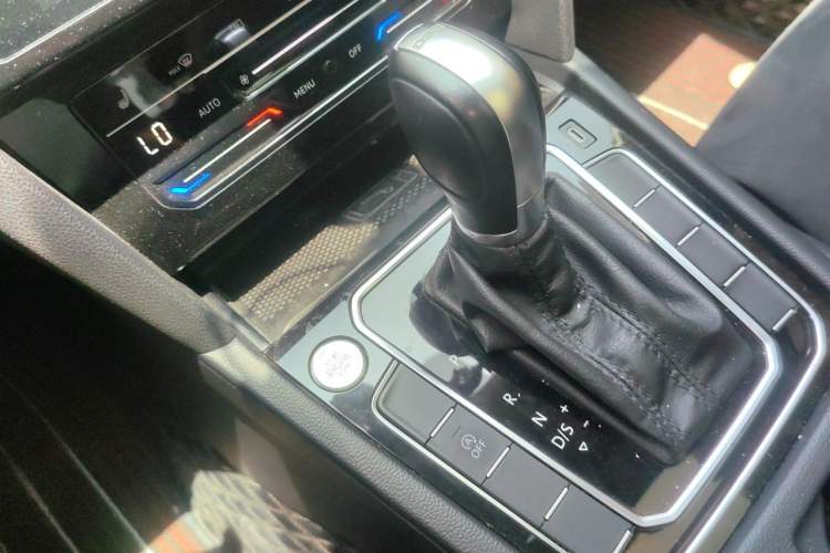 Used Volkswagen Magotan 2021 330TSI DSG 30th Anniversary Edition Gear Lever