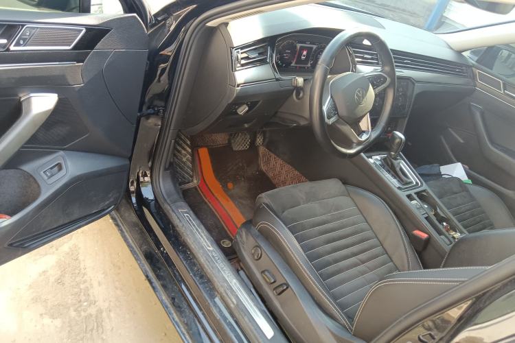 Used Volkswagen Magotan 2021 330TSI DSG 30th Anniversary Edition Interior 3