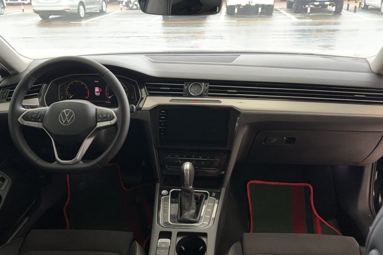 Used Volkswagen Magotan 2021 330TSI DSG 30th Anniversary Edition Interior 3