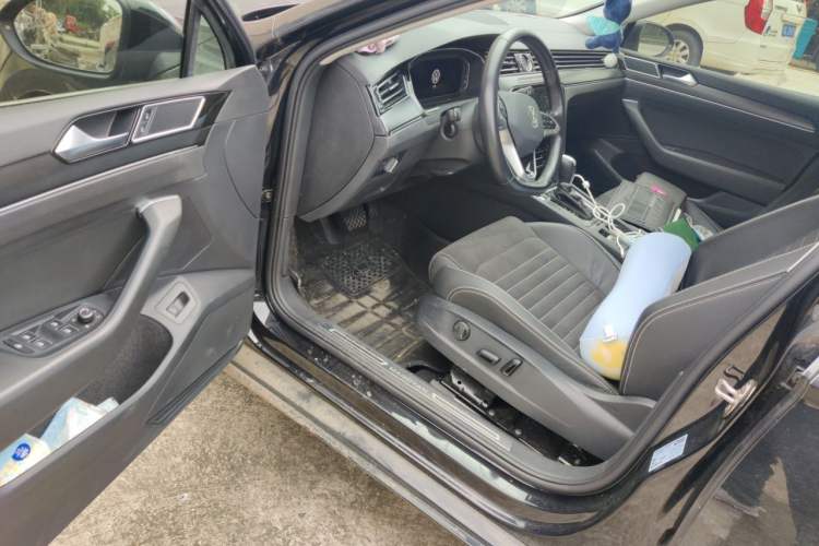 Used Volkswagen Magotan 2021 330TSI DSG 30th Anniversary Edition Interior 3