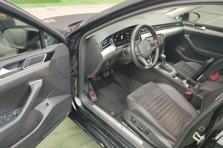 Used Volkswagen Magotan 2021 330TSI DSG 30th Anniversary Edition Interior 3