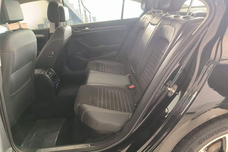 Used Volkswagen Magotan 2021 330TSI DSG 30th Anniversary Edition Interior 4