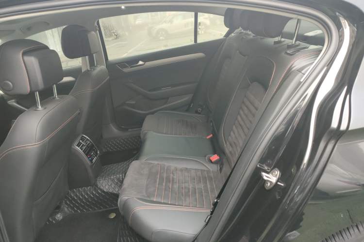 Used Volkswagen Magotan 2021 330TSI DSG 30th Anniversary Edition Interior 4