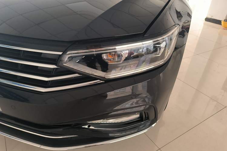 Used Volkswagen Magotan 2021 330TSI DSG 30th Anniversary Edition Left Front Headlight