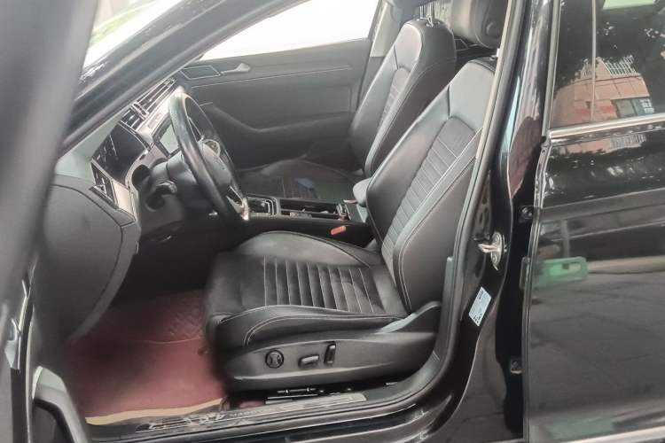 Used Volkswagen Magotan 2021 330TSI DSG 30th Anniversary Edition Left Front Seat