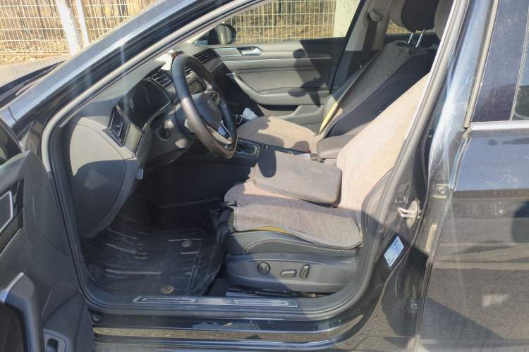 Used Volkswagen Magotan 2021 330TSI DSG 30th Anniversary Edition Left Front Seat