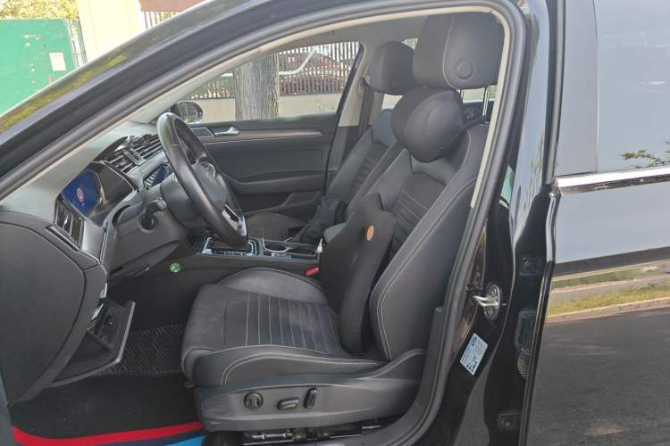 Used Volkswagen Magotan 2021 330TSI DSG 30th Anniversary Edition Left Front Seat
