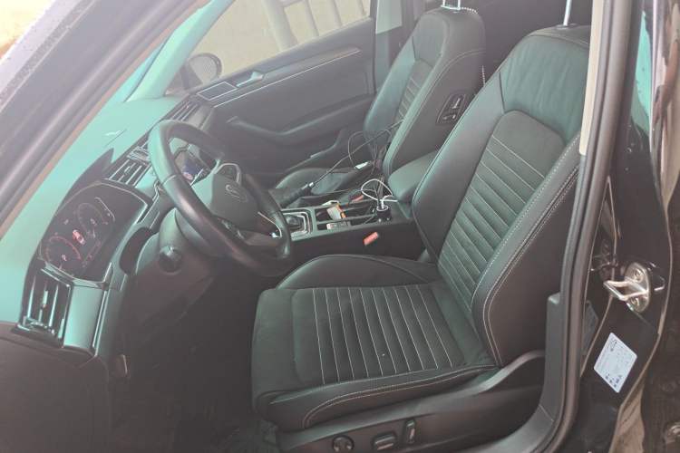 Used Volkswagen Magotan 2021 330TSI DSG 30th Anniversary Edition Left Front Seat