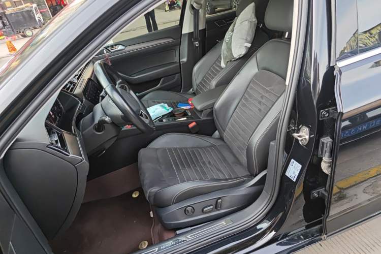 Used Volkswagen Magotan 2021 330TSI DSG 30th Anniversary Edition Left Front Seat