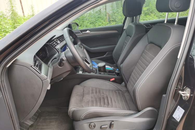 Used Volkswagen Magotan 2021 330TSI DSG 30th Anniversary Edition Left Front Seat