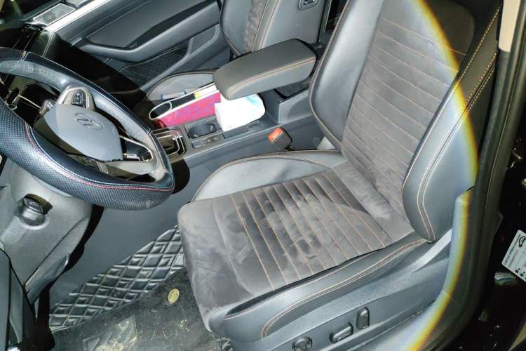 Used Volkswagen Magotan 2021 330TSI DSG 30th Anniversary Edition Left Front Seat