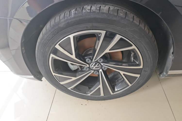 Used Volkswagen Magotan 2021 330TSI DSG 30th Anniversary Edition Left Front Wheel Hub
