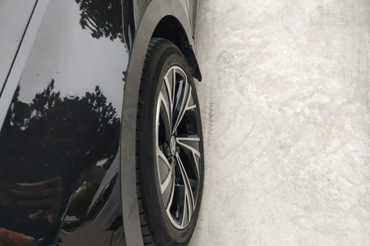 Used Volkswagen Magotan 2021 330TSI DSG 30th Anniversary Edition Left Front Wheel Hub