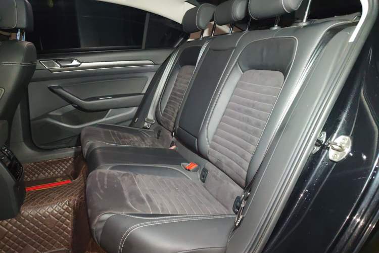 Used Volkswagen Magotan 2021 330TSI DSG 30th Anniversary Edition Left Rear Seat