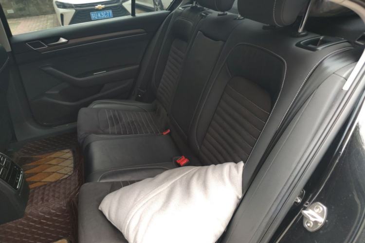 Used Volkswagen Magotan 2021 330TSI DSG 30th Anniversary Edition Left Rear Seat
