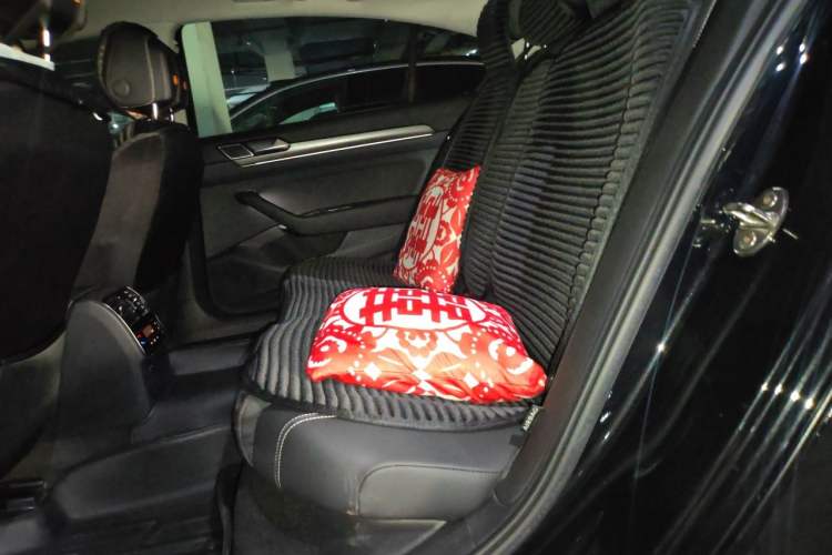 Used Volkswagen Magotan 2021 330TSI DSG 30th Anniversary Edition Left Rear Seat
