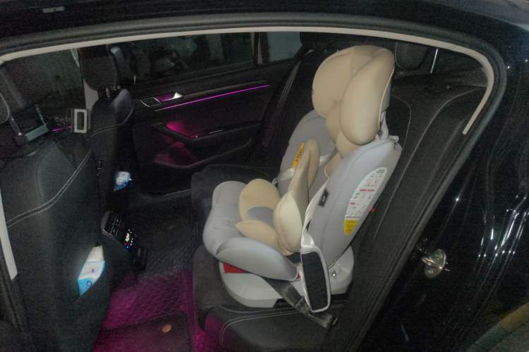 Used Volkswagen Magotan 2021 330TSI DSG 30th Anniversary Edition Left Rear Seat