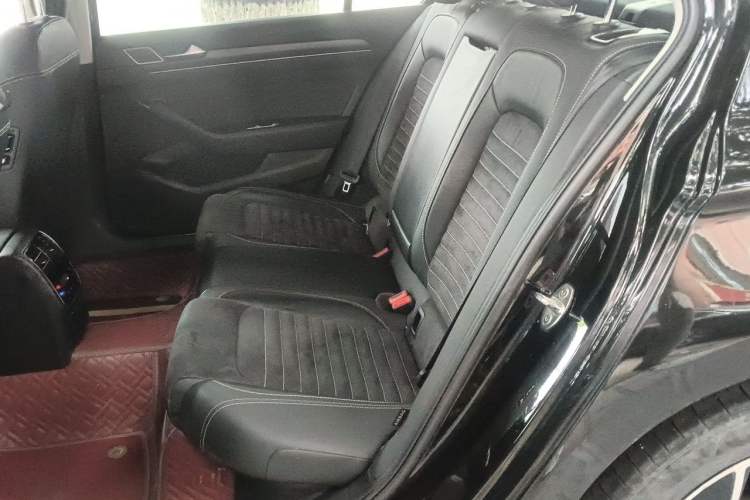 Used Volkswagen Magotan 2021 330TSI DSG 30th Anniversary Edition Left Rear Seat