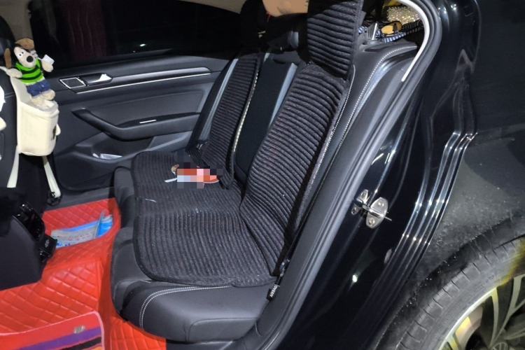 Used Volkswagen Magotan 2021 330TSI DSG 30th Anniversary Edition Left Rear Seat