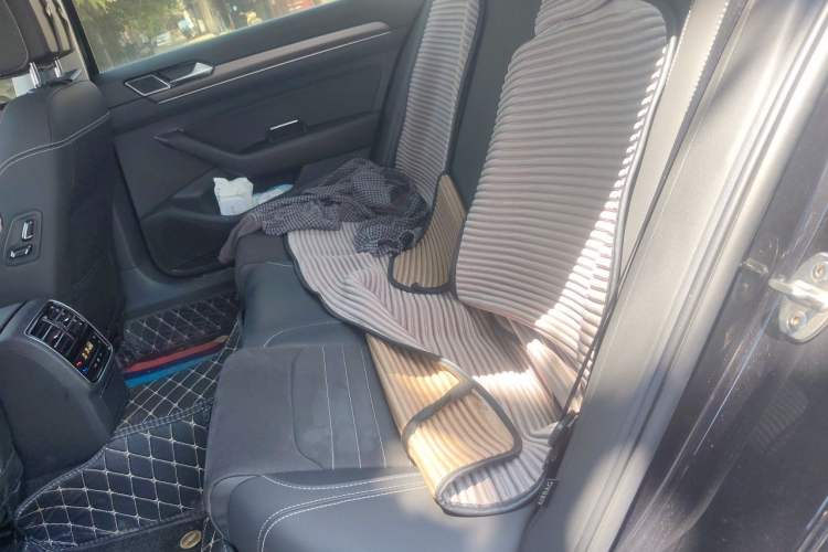 Used Volkswagen Magotan 2021 330TSI DSG 30th Anniversary Edition Left Rear Seat