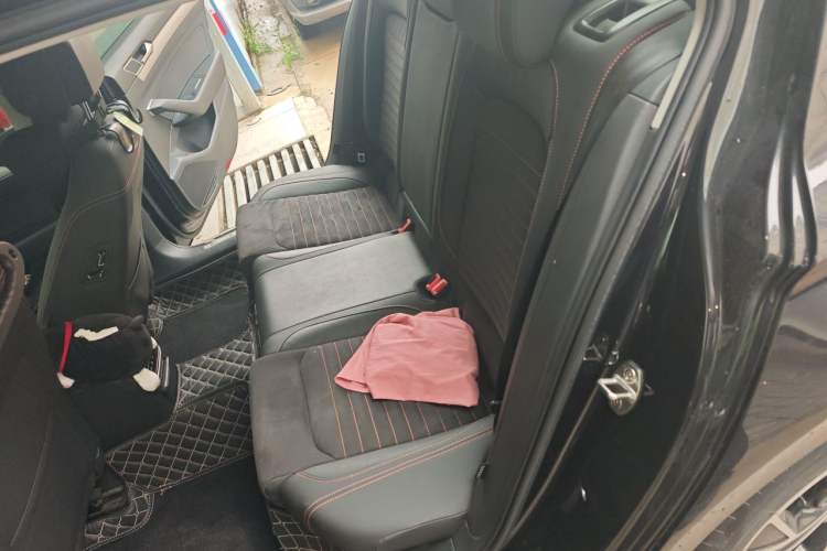 Used Volkswagen Magotan 2021 330TSI DSG 30th Anniversary Edition Left Rear Seat