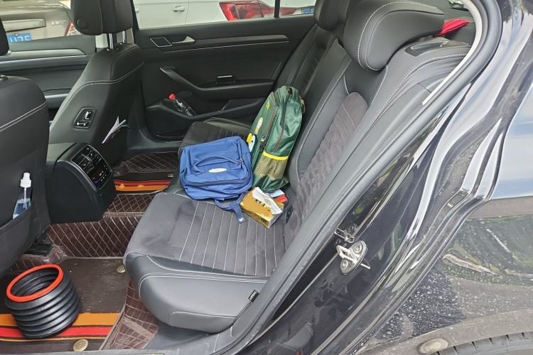 Used Volkswagen Magotan 2021 330TSI DSG 30th Anniversary Edition Left Rear Seat