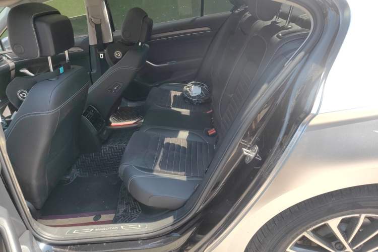 Used Volkswagen Magotan 2021 330TSI DSG 30th Anniversary Edition Left Rear Seat